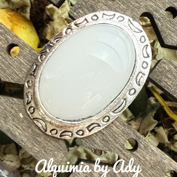 Alquimia Jewelry - Alquimia Silver Ring with White Oval Center jade adjustable